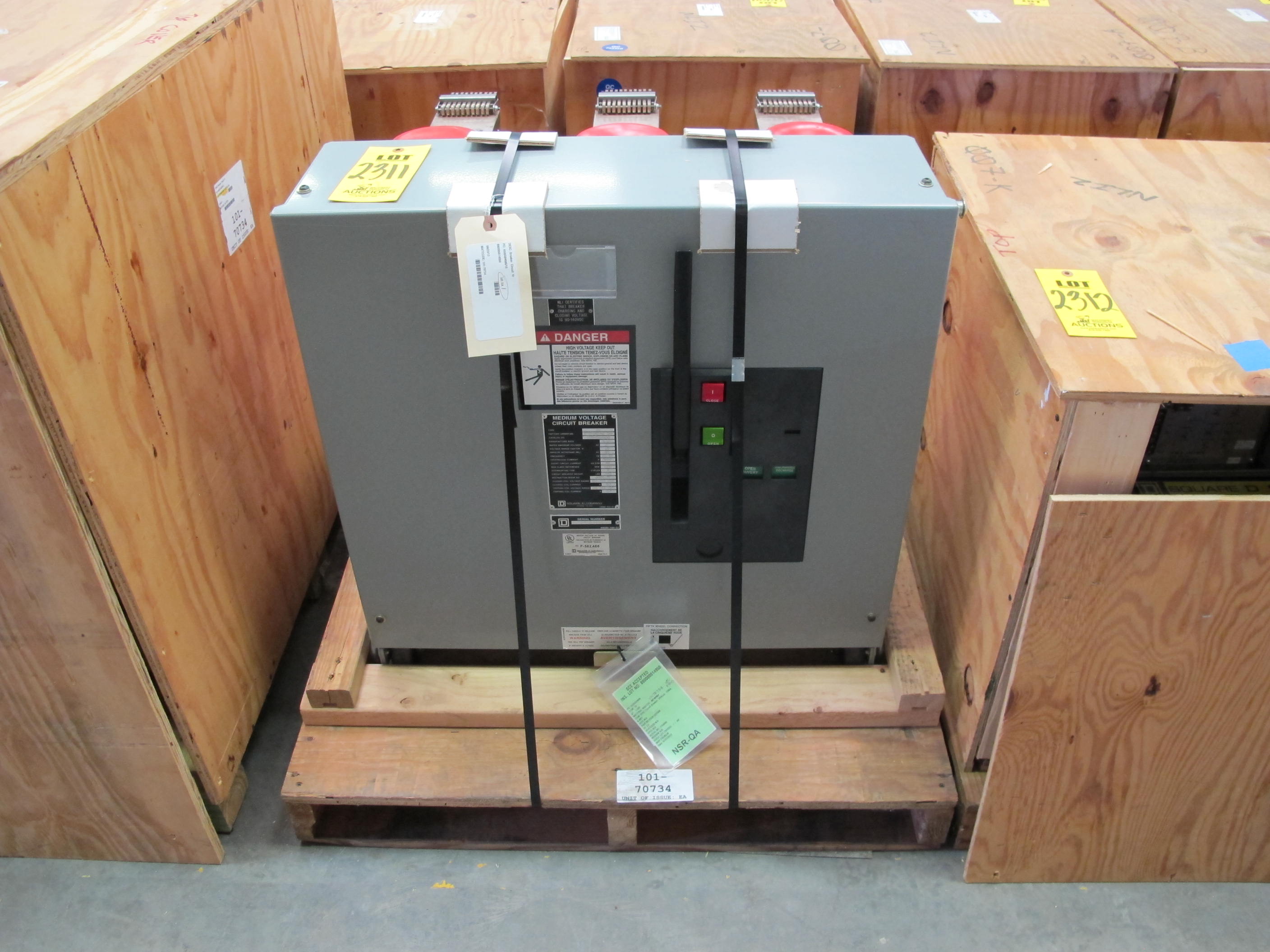 BREAKER, CIRCUIT TYPE, VACUUM REPLACEMENT (VR) KIND, 1200 AMP RATING, 6.9 KV RATING. PART # V5D8133Y000 (W-44) LOADING & HANDLING FEE $15-